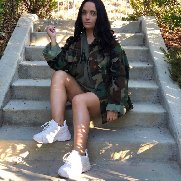 Meet your Posher, Kimberly - Picture 2 of 2